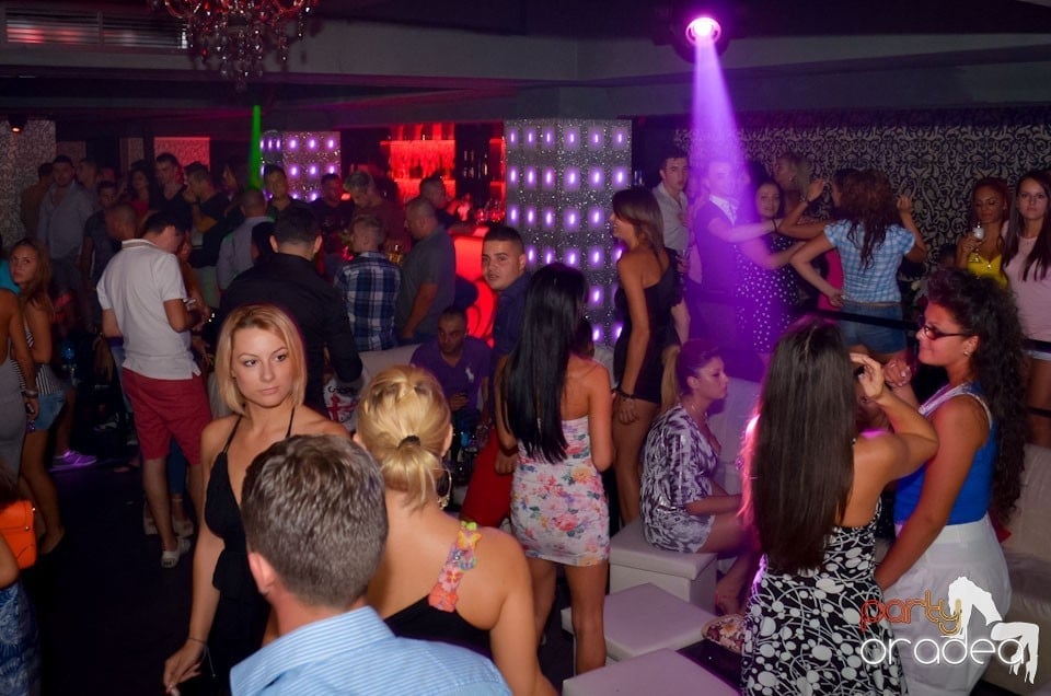 Nebunie în Club Life, 