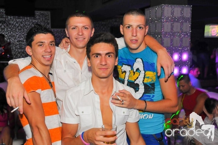 Nebunie în Club Life, 