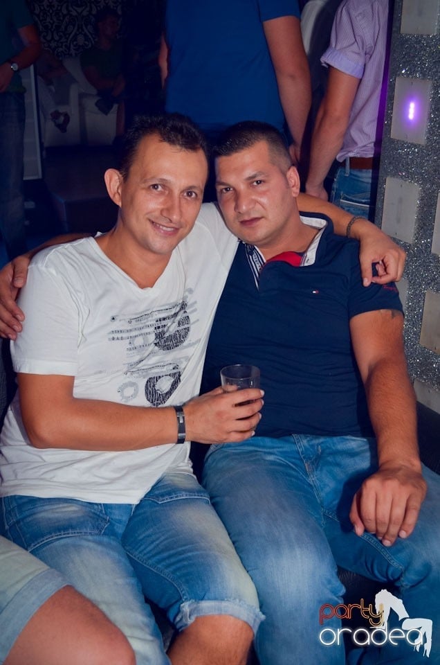 Nebunie în Club Life, 