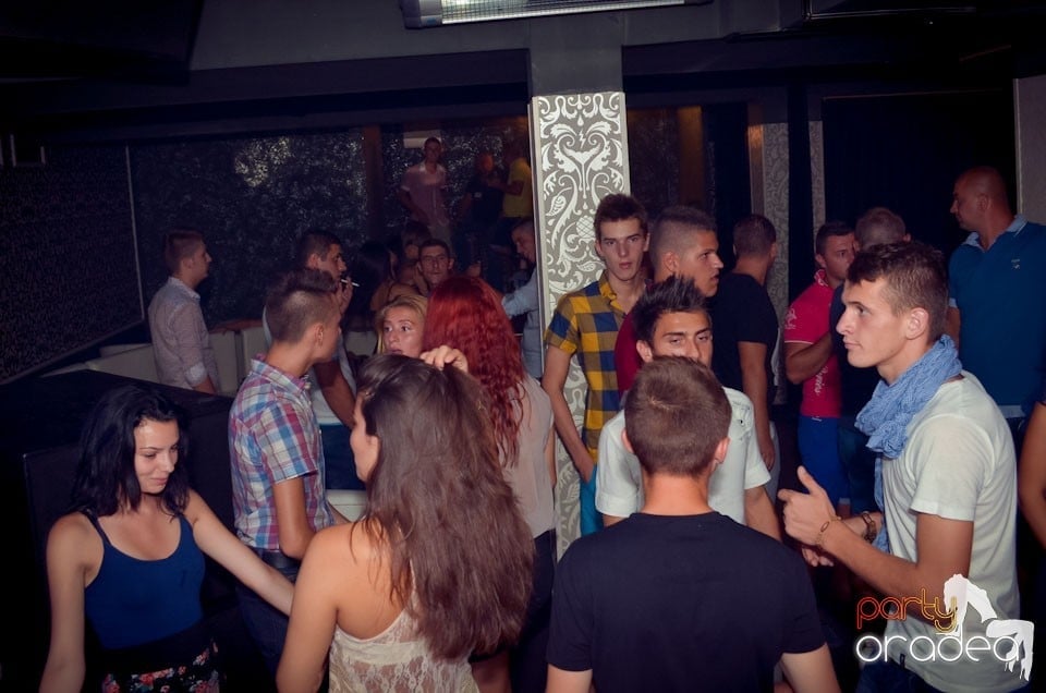 Nebunie în Club Life, 