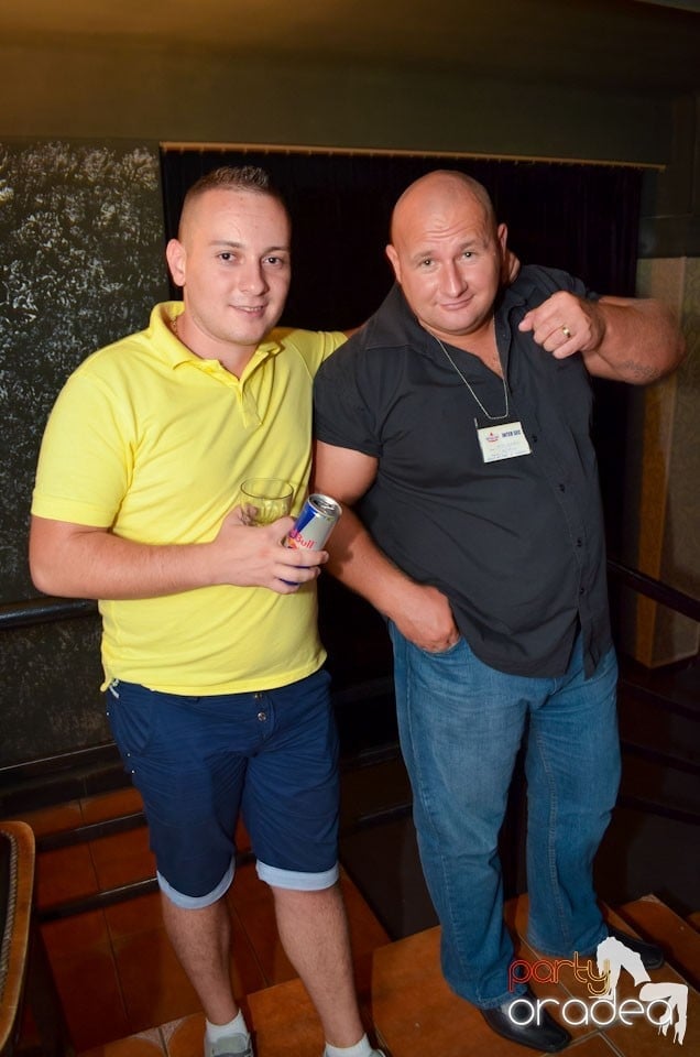 Nebunie în Club Life, 