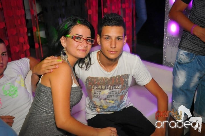 Nebunie în Club Life, 