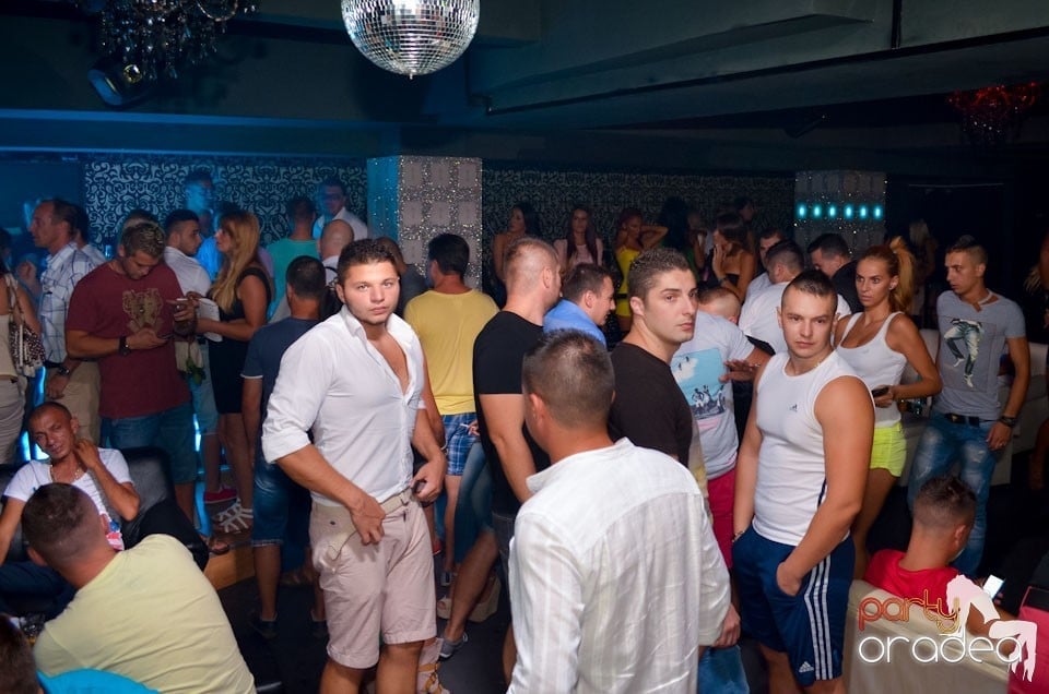 Nebunie în Club Life, 