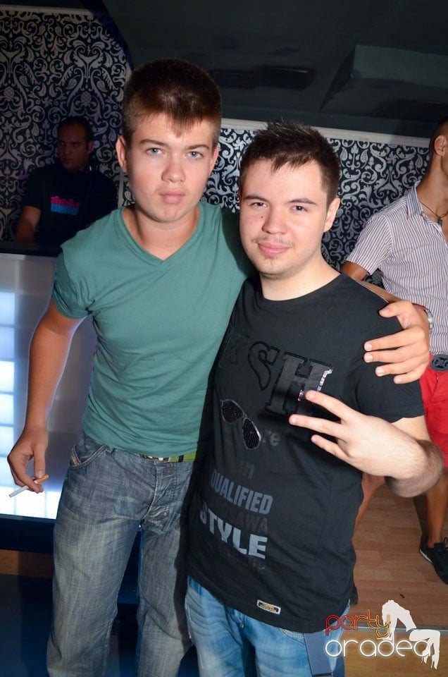 Nebunie în Club Life, 