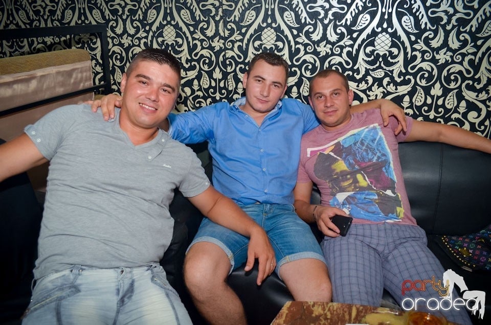 Nebunie în Club Life, 