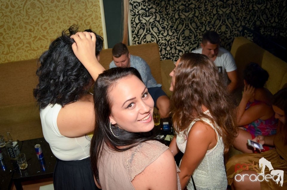 Nebunie în Club Life, 