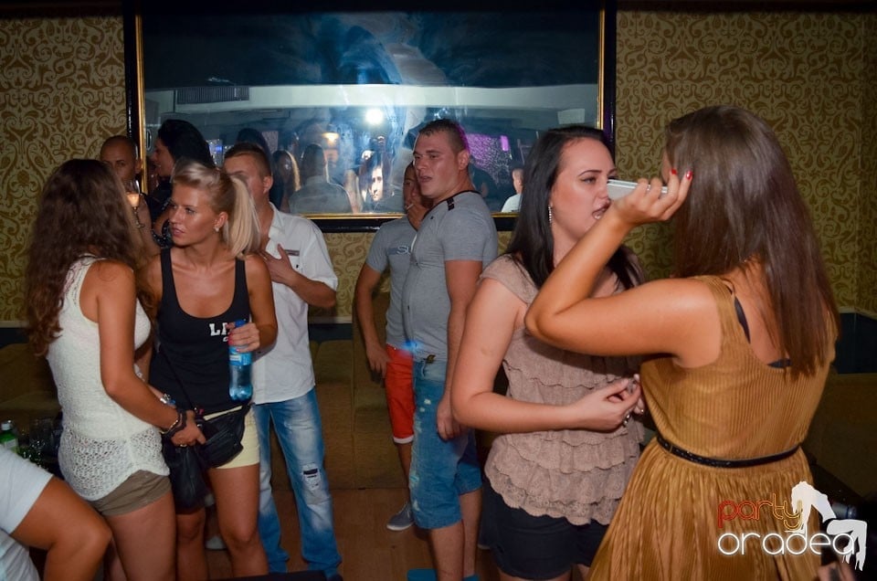 Nebunie în Club Life, 