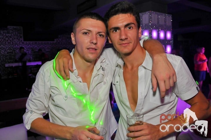 Nebunie în Club Life, 