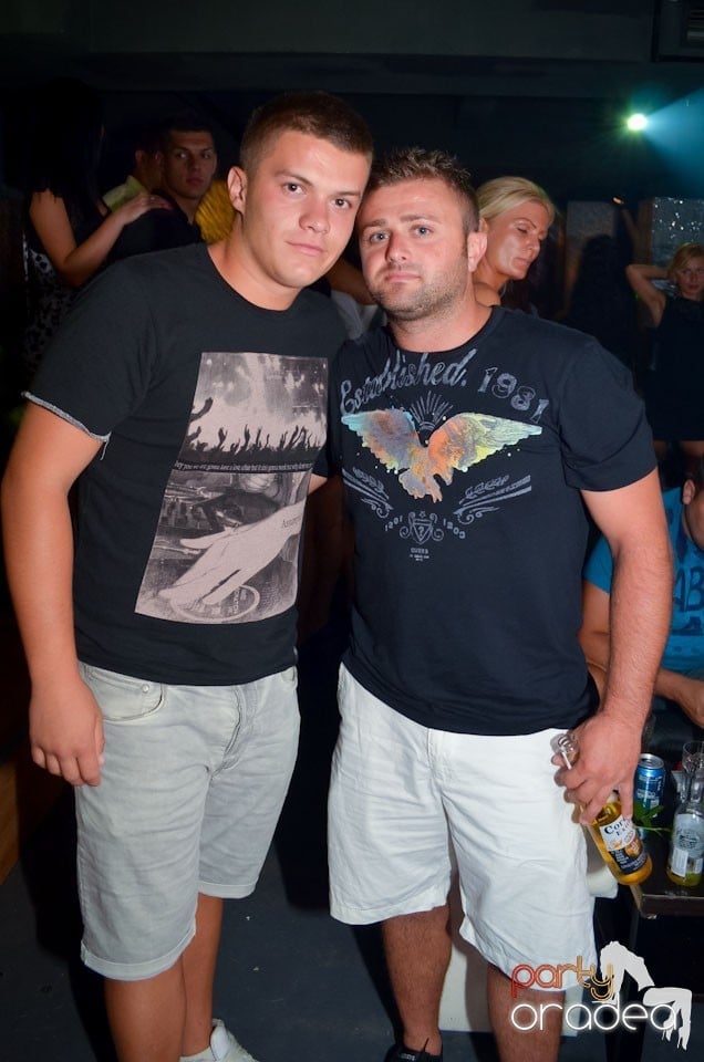 Nebunie în Club Life, 