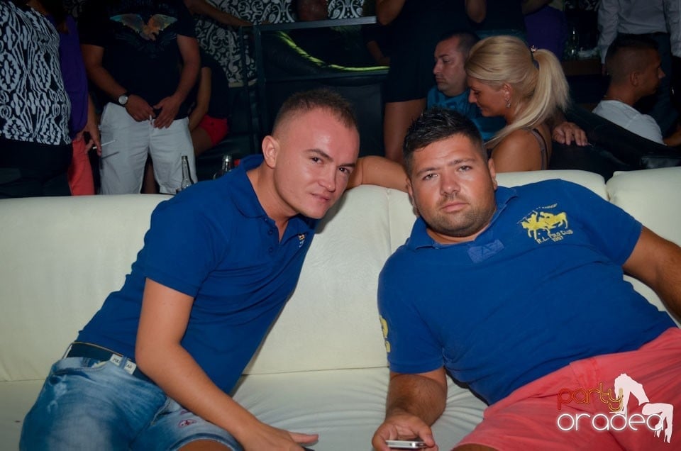 Nebunie în Club Life, 