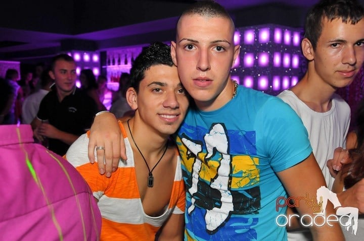 Nebunie în Club Life, 