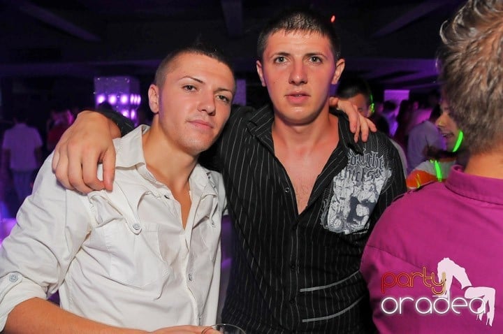 Nebunie în Club Life, 