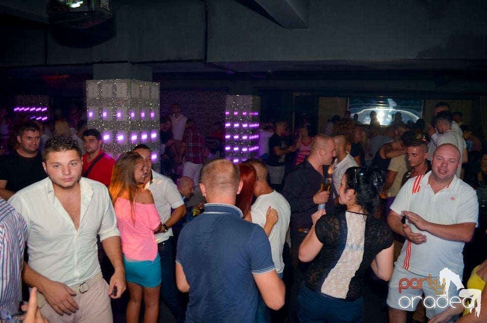 Nebunie în Club Life, 