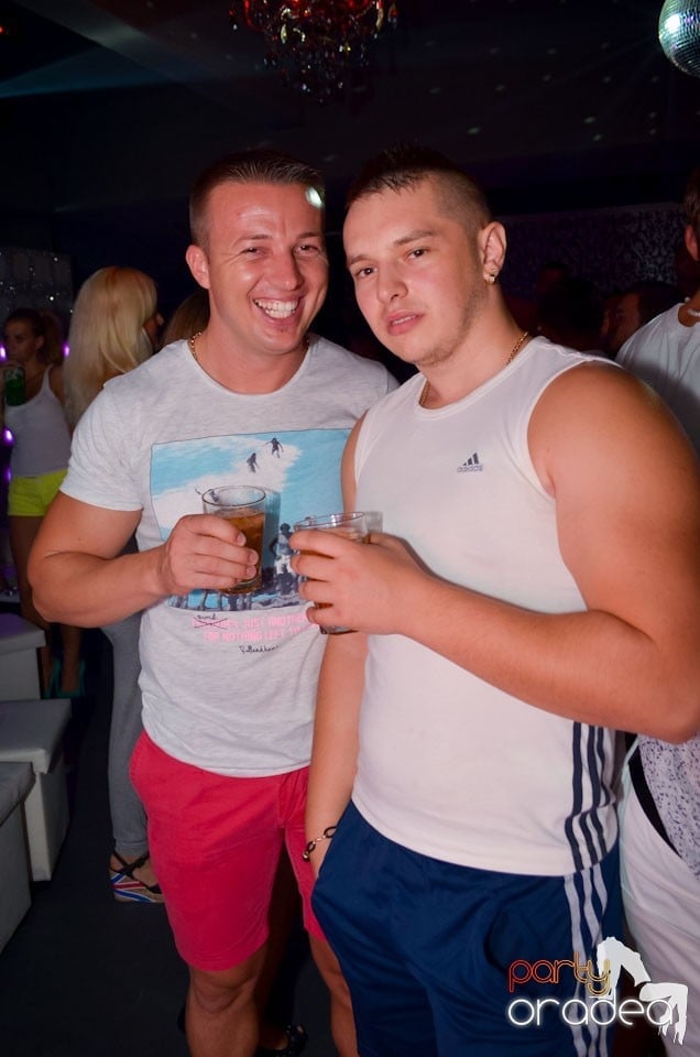 Nebunie în Club Life, 