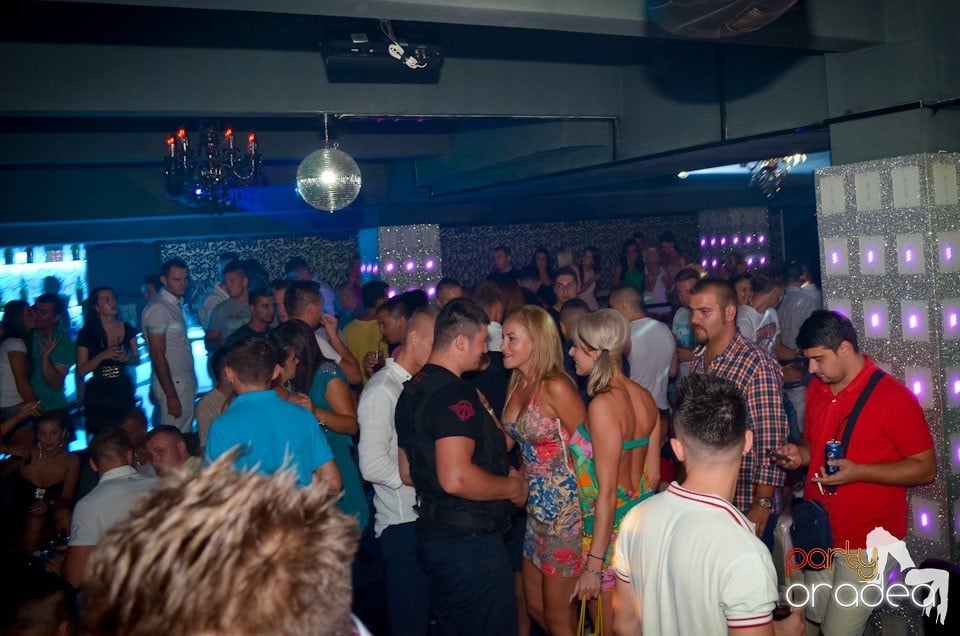 Nebunie în Club Life, 