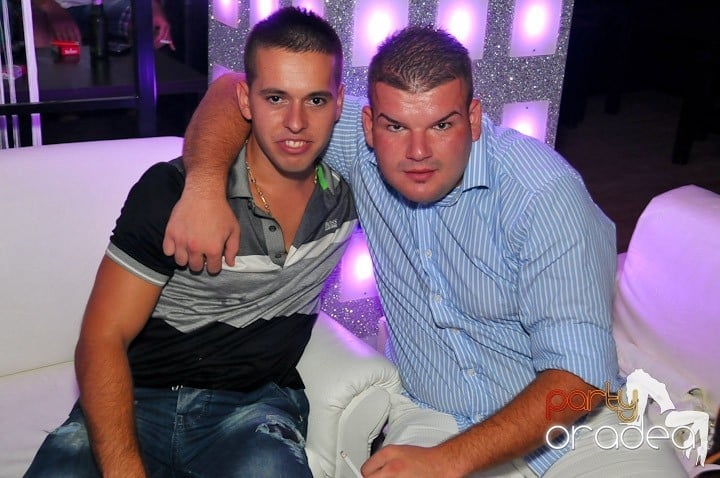 Nebunie în Club Life, 