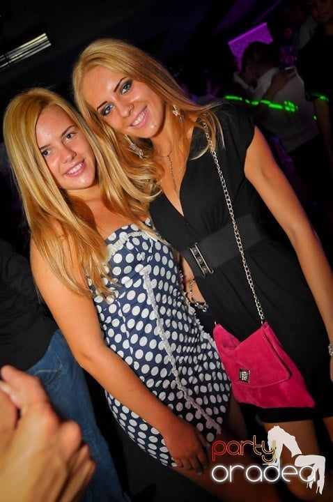 Nebunie în Club Life, 