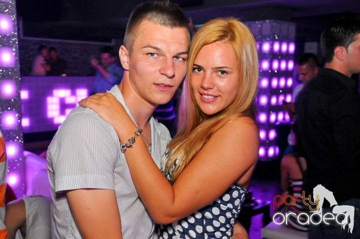 Nebunie în Club Life, 