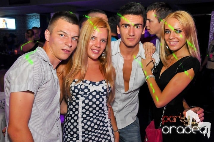 Nebunie în Club Life, 