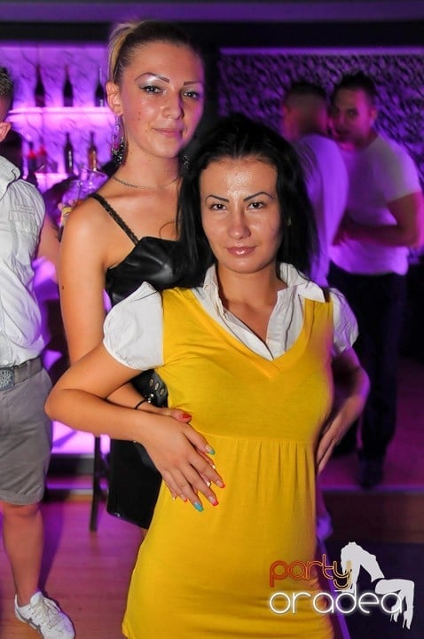 Nebunie în Club Life, 