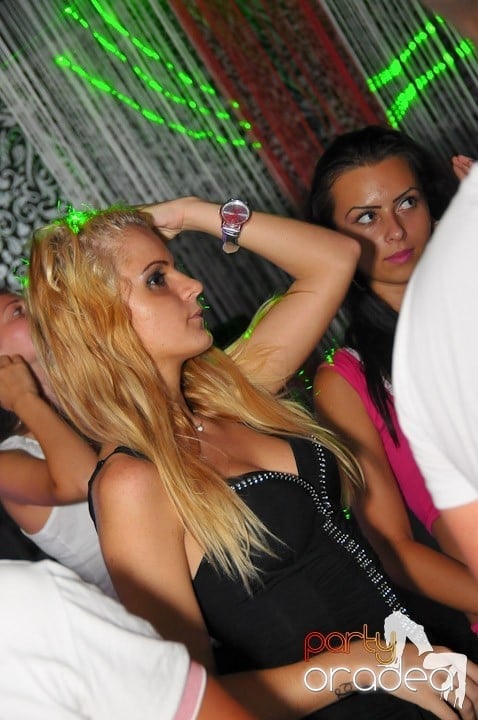 Nebunie în Club Life, 