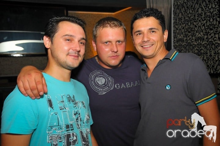 Nebunie în Club Life, 