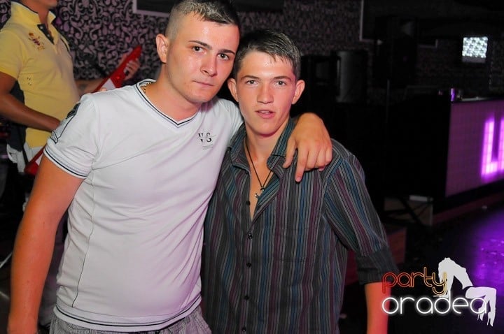 Nebunie în Club Life, 