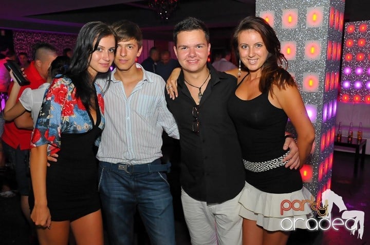 Nebunie în Club Life, 