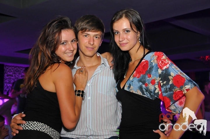 Nebunie în Club Life, 