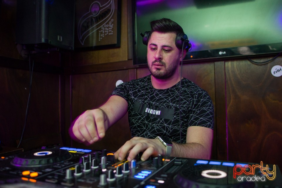 Neon Party by Old Bones Society, Green Pub