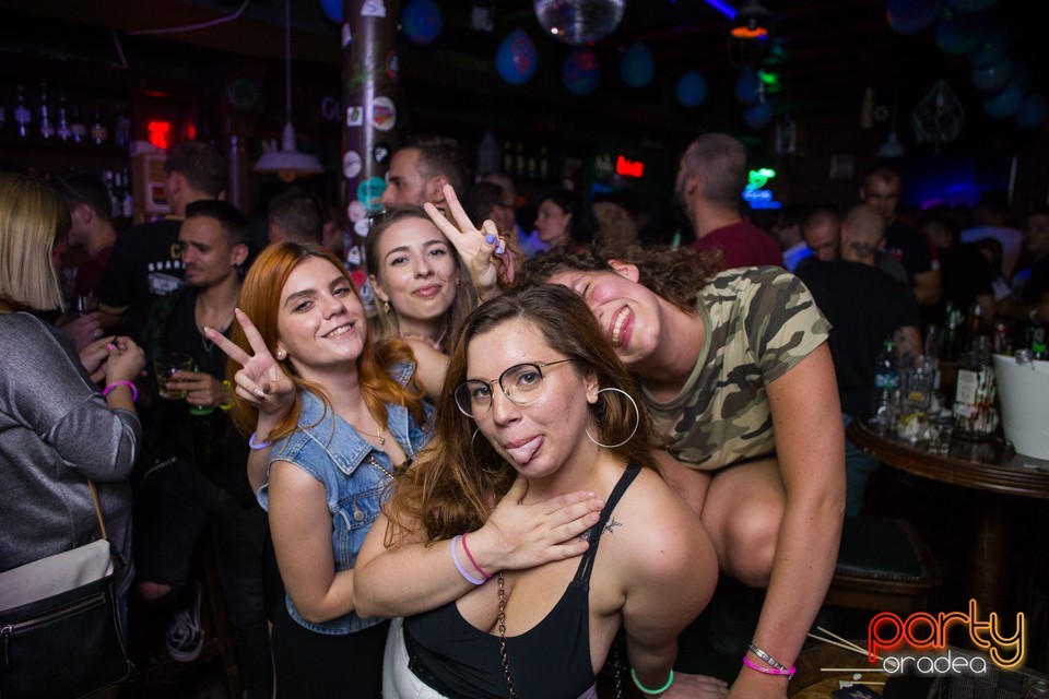 Neon Party by Old Bones Society, Green Pub