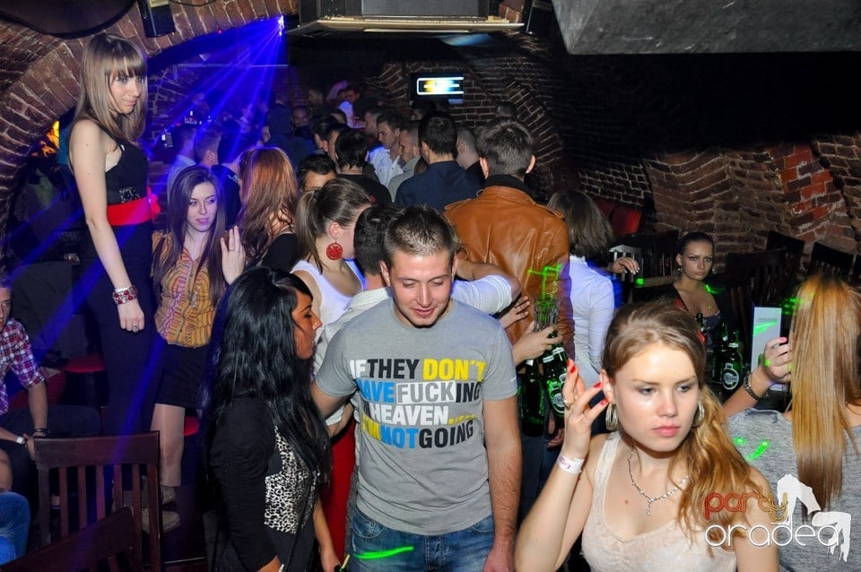 NMD Student's Party cu DJ Dewil în Escape, 