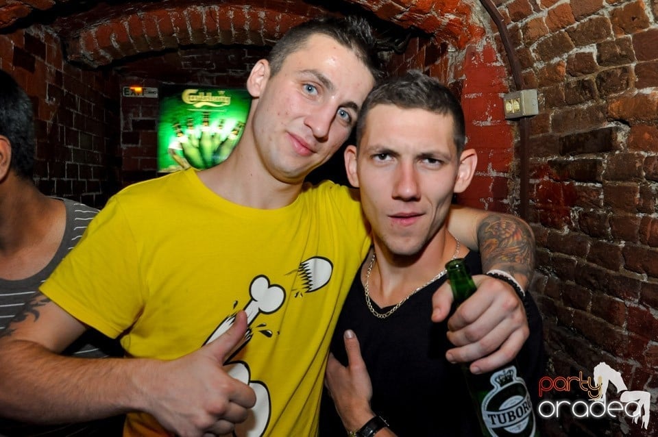 NMD Student's Party cu DJ Dewil în Escape, 