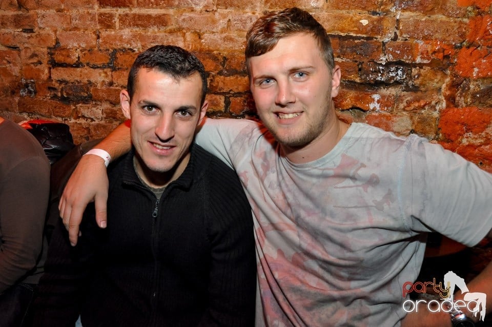 NMD Student's Party cu DJ Dewil în Escape, 