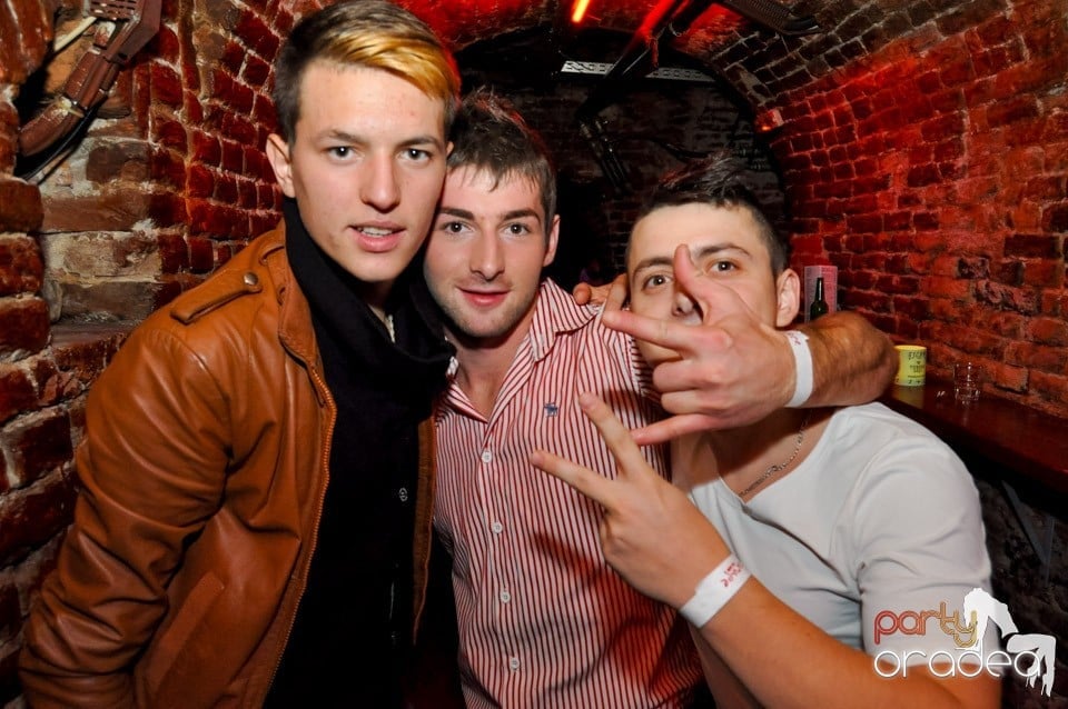 NMD Student's Party cu DJ Dewil în Escape, 