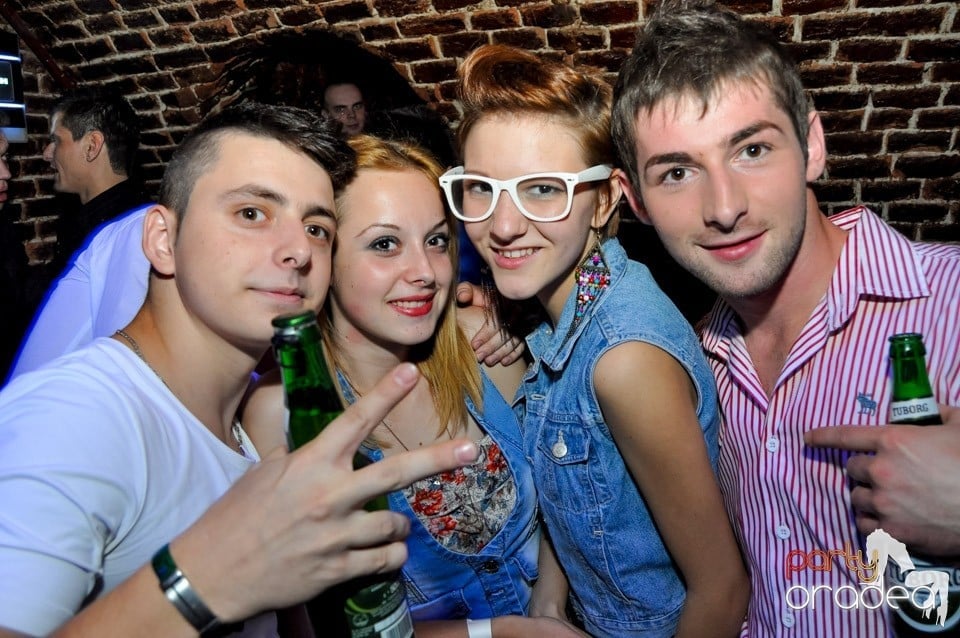 NMD Student's Party cu DJ Dewil în Escape, 