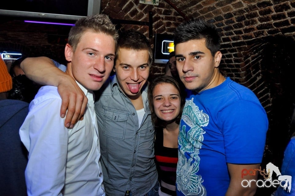 NMD Student's Party cu DJ Dewil în Escape, 