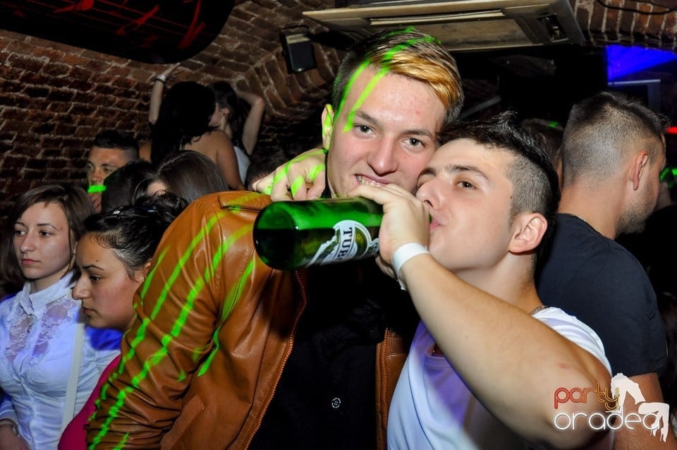 NMD Student's Party cu DJ Dewil în Escape, 