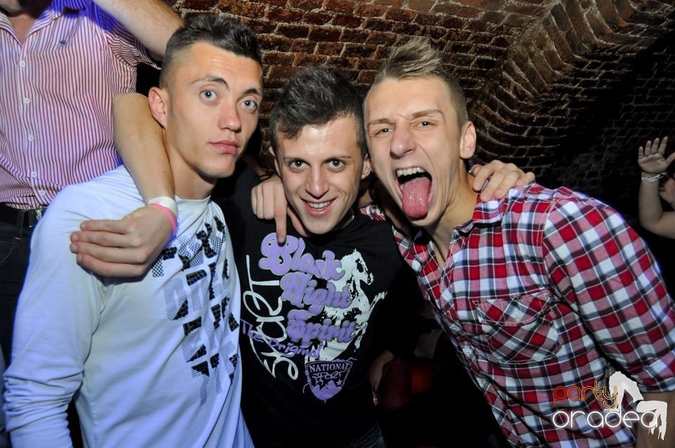 NMD Student's Party cu DJ Dewil în Escape, 