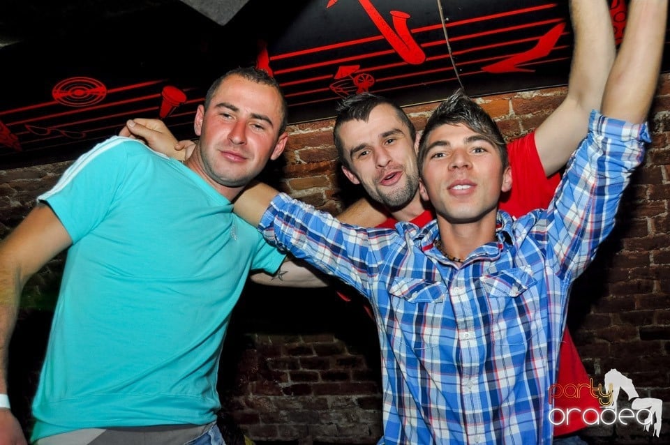 NMD Student's Party cu DJ Dewil în Escape, 