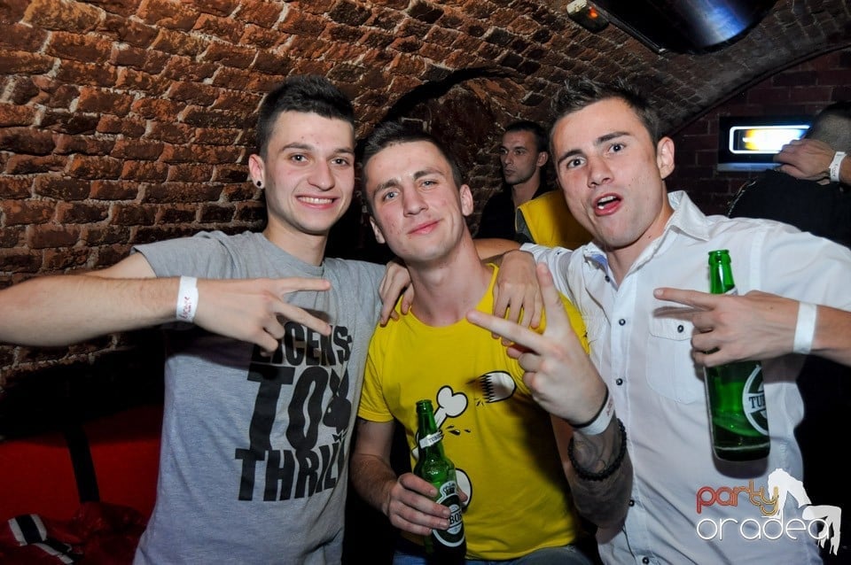 NMD Student's Party cu DJ Dewil în Escape, 