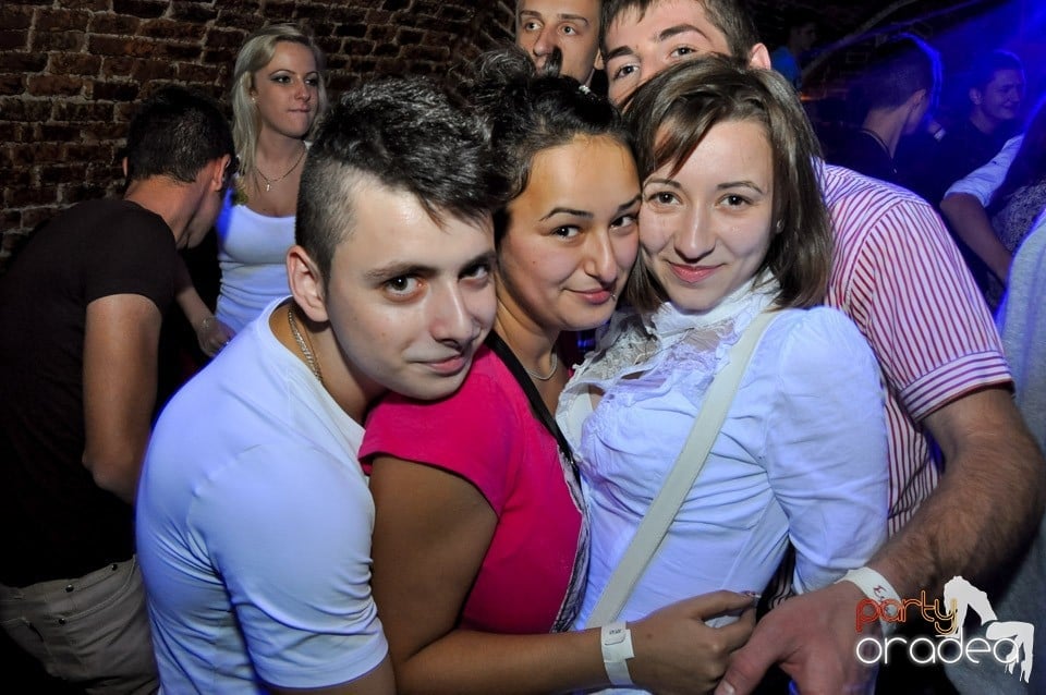 NMD Student's Party cu DJ Dewil în Escape, 