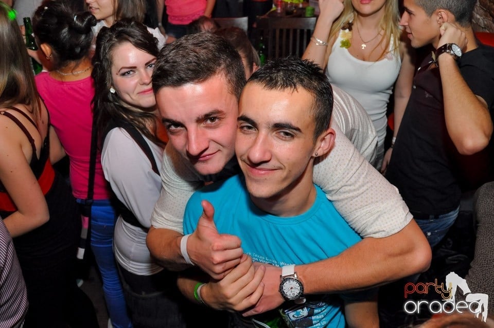 NMD Student's Party cu DJ Dewil în Escape, 