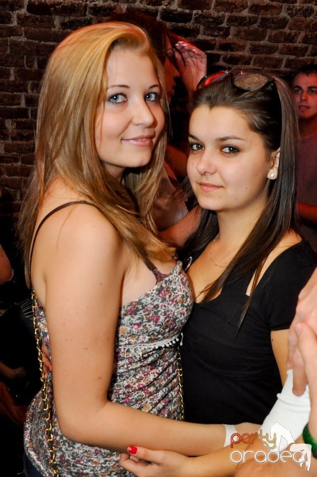 NMD Student's Party cu DJ Dewil în Escape, 