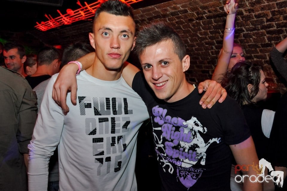 NMD Student's Party cu DJ Dewil în Escape, 