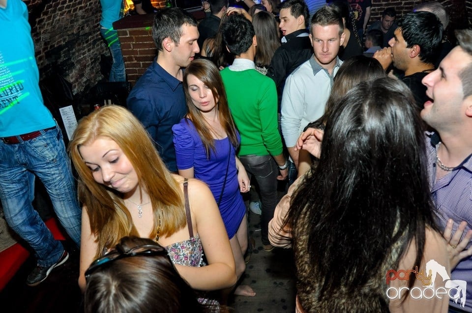 NMD Student's Party cu DJ Dewil în Escape, 