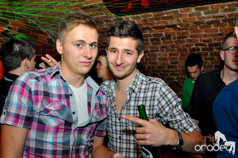 NMD Student's Party cu DJ Dewil în Escape, 