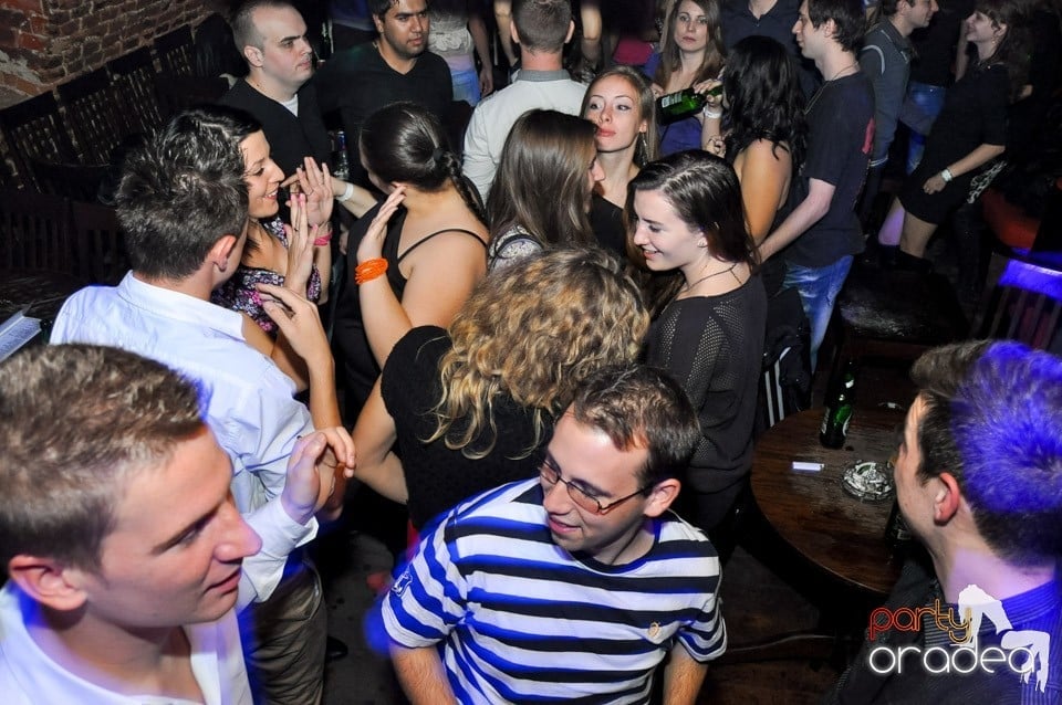 NMD Student's Party cu DJ Dewil în Escape, 