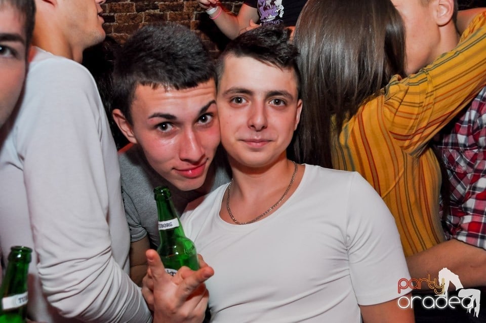 NMD Student's Party cu DJ Dewil în Escape, 