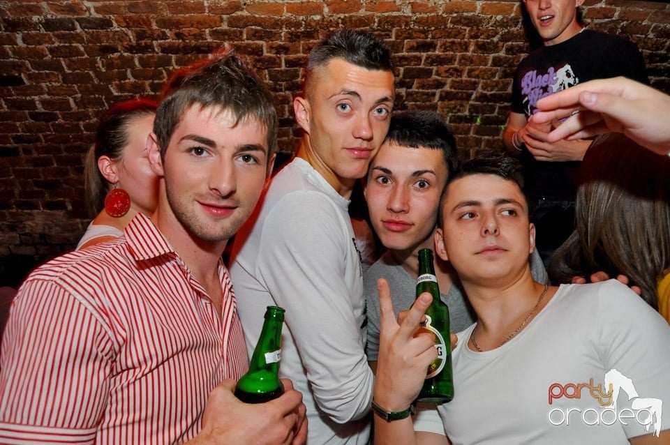 NMD Student's Party cu DJ Dewil în Escape, 